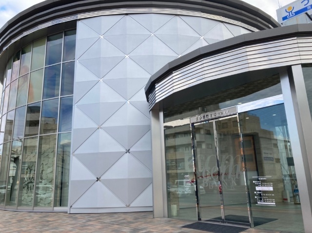 銀行　高知信用金庫下街支店（銀行）まで438m