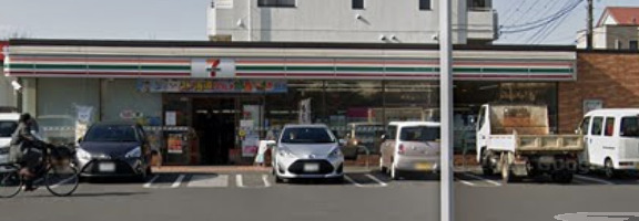 コンビニ　セブンイレブン 新松戸5丁目店（コンビニ）まで305m