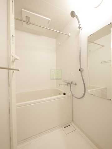 バス・シャワールーム　UPPER　FIELD　WOOD （別部屋の写真です）