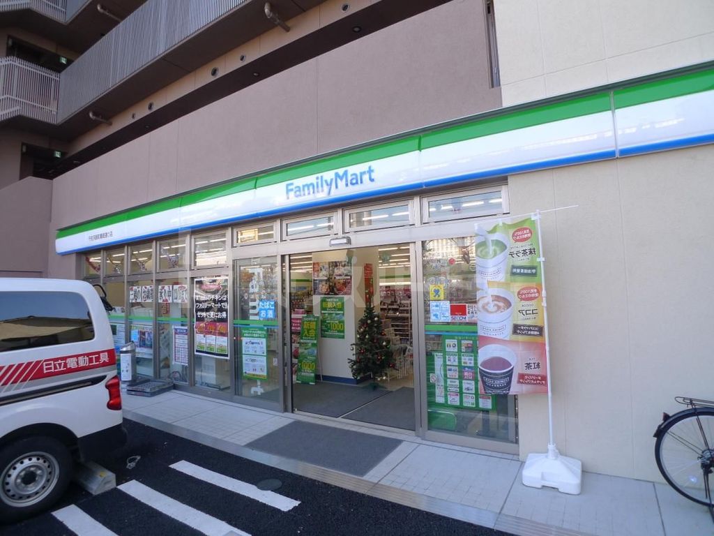 コンビニ　ファミリーマート/千住河原町墨堤通り店（コンビニ）まで220m