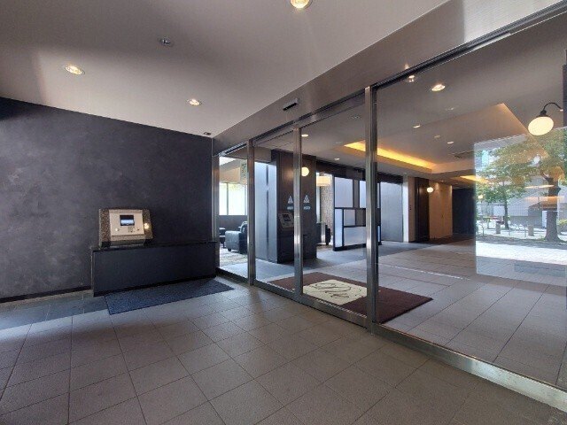 エントランス　駅から徒歩５分
