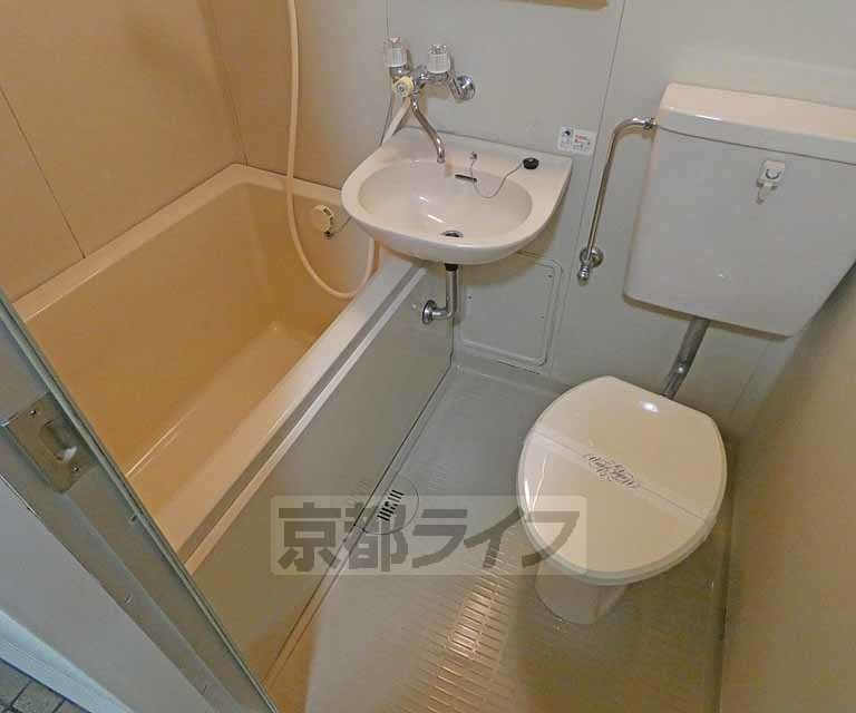 バス・シャワールーム　ユニットバスです・