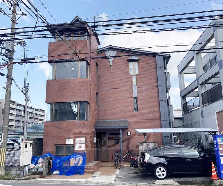 建物外観　隣が幼稚園なので安心です。