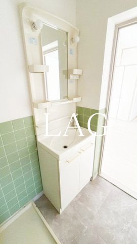 洗面設備　洗面台です。