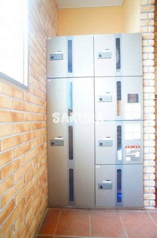 その他共有部分　外出の多い方でも安心の宅配ボックス付き♪