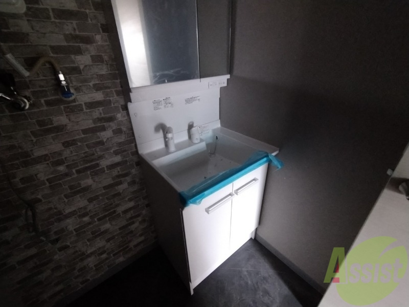 洗面設備　シャンプードレッサー。身支度はここでばっちりですね。