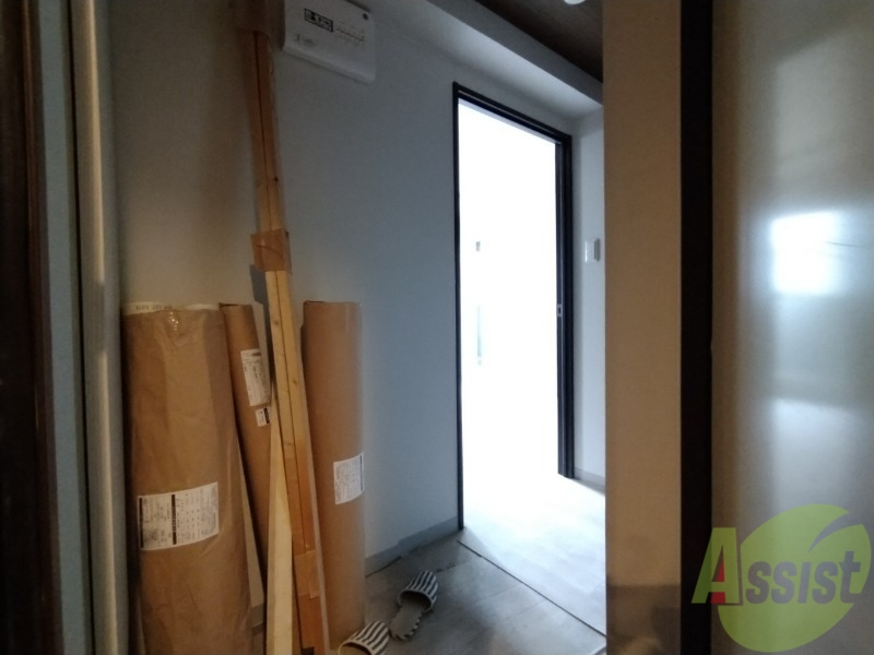 玄関　玄関です。すぐ広いリビングにつながっています。