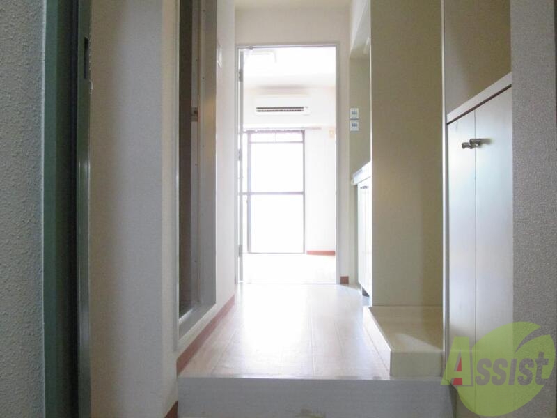 玄関　玄関はいってすぐ明るいですよ。