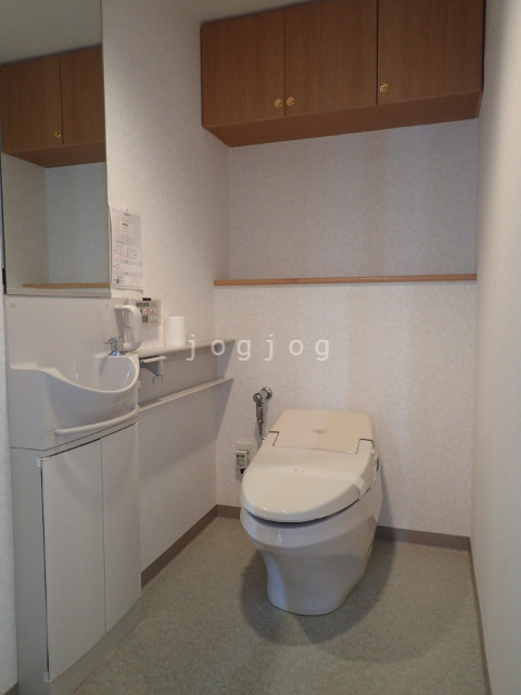 トイレ　タンクレス式ウォシュレット