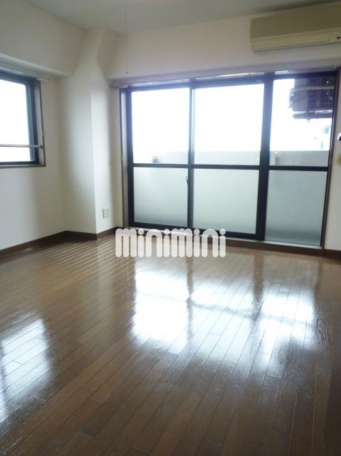 居室・リビング　２面採光のリビング