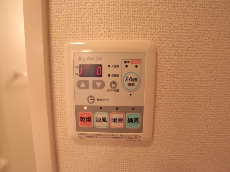 その他設備　浴室暖房乾燥機付き