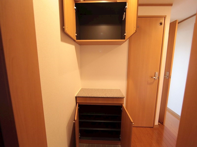 玄関　玄関　シューズボックス付（収納充実してます）