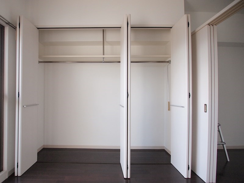 収納　大きな寝室収納。