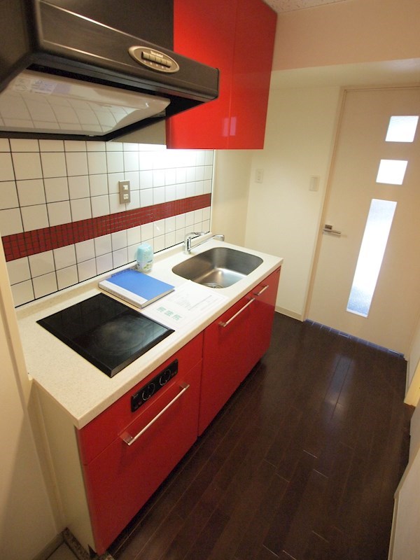 キッチン　冷蔵庫を置くスペースあります。