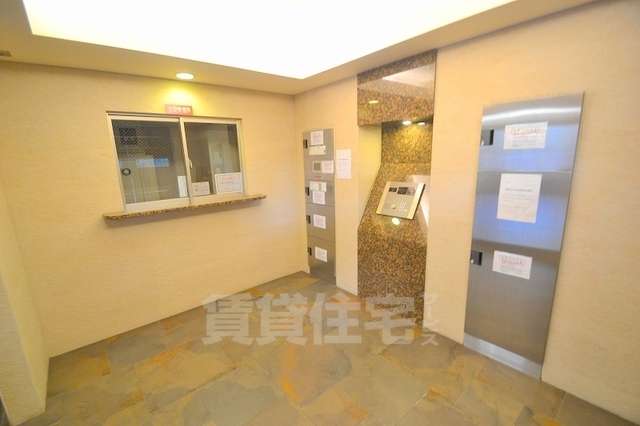 ロビー　宅配ボックス