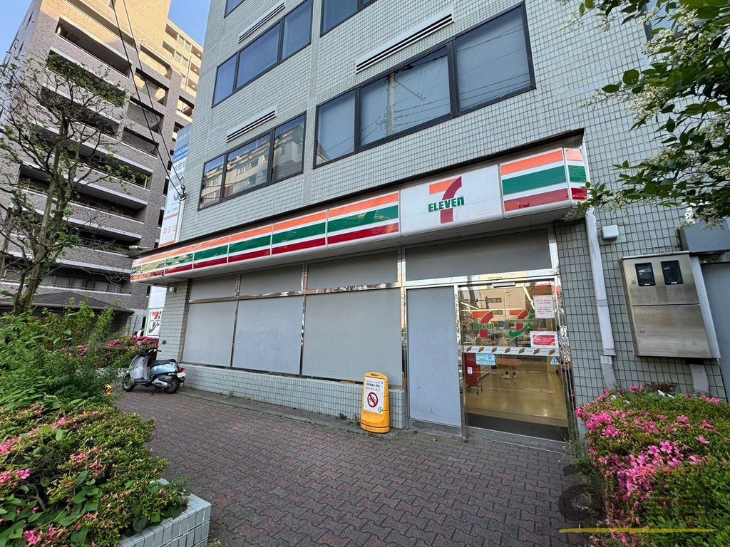 コンビニ　セブンイレブン三鷹駅北口店（コンビニ）まで40m