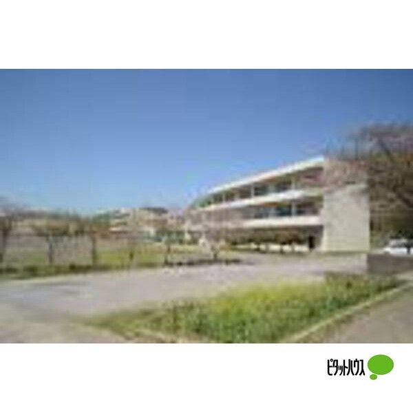 小学校　木更津市立波岡小学校（小学校）まで1538m