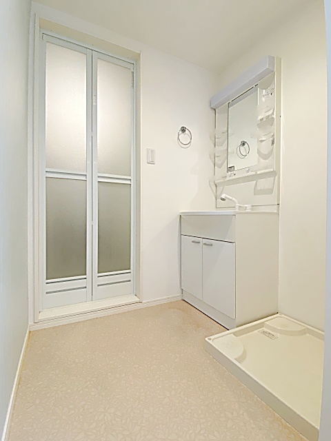 居室・リビング　退去前の為、室内写真は202号室のものになります