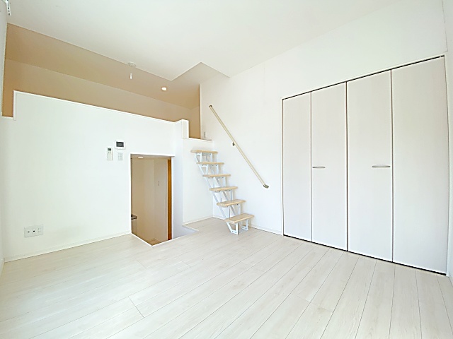 居室・リビング　退去前の為、室内写真は202号室のものになります