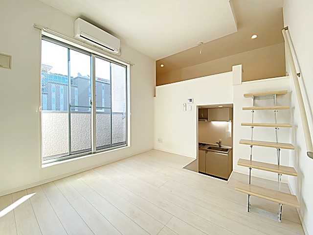 居室・リビング　退去前の為、室内写真は202号室のものになります