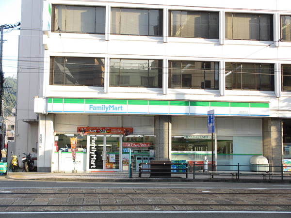コンビニ　ファミリーマート長崎栄町店（コンビニ）まで139m