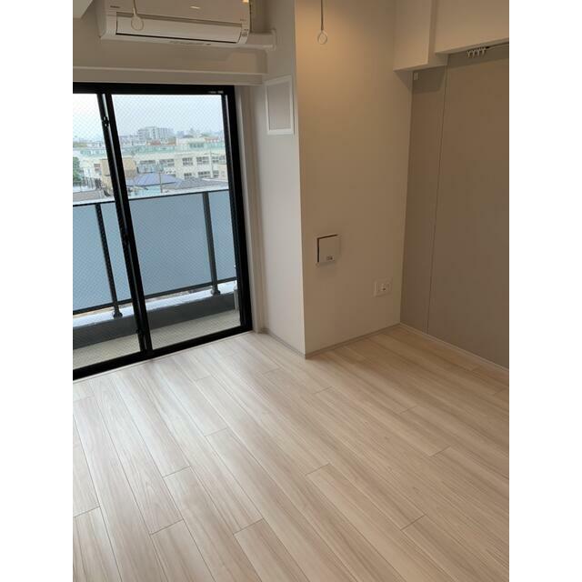 居室・リビング　※同タイプの別号室の写真になります。