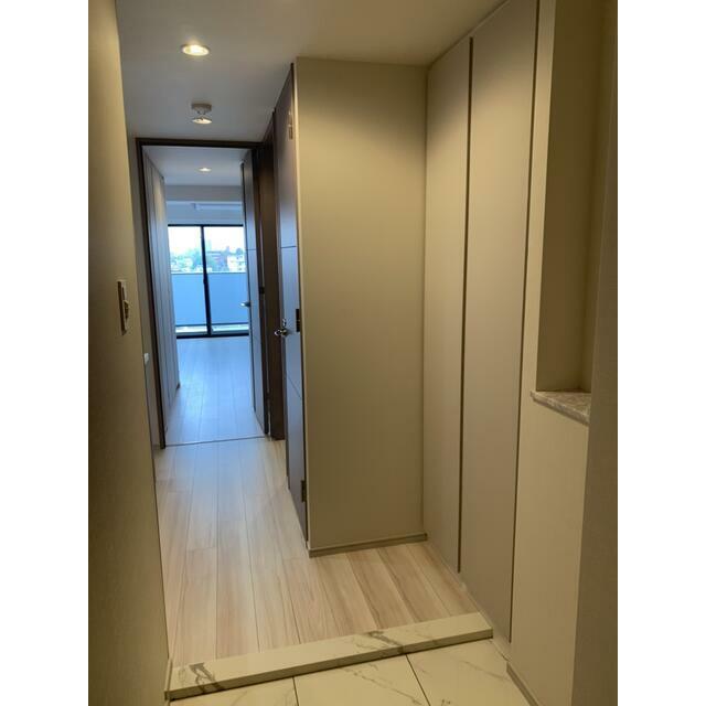 玄関　※同タイプの別号室の写真になります。