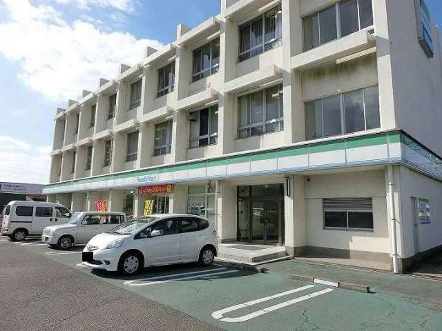 コンビニ　ファミリーマート新栄町店（コンビニ）まで780m