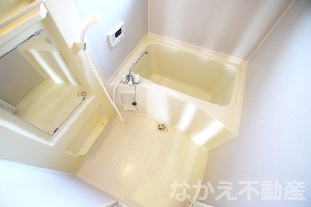 バス・シャワールーム　落ち着いた空間のお風呂です