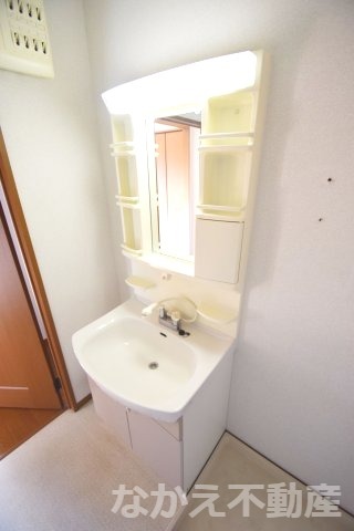 洗面設備　スペースが確保できる洗面所です