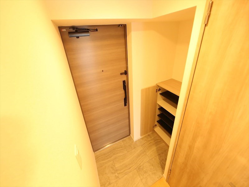 玄関　玄関　シューズボックス付