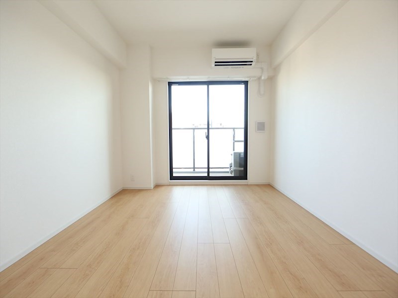 バルコニー　洋室8.1帖　エアコン完備　バルコニー