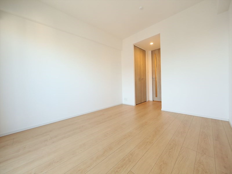 居室・リビング　洋室8.1帖　クローゼット付（収納充実してます）