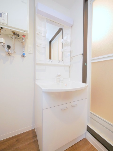 洗面設備　シャワー付きです♪