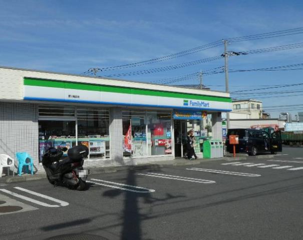 コンビニ　ファミリーマート愛川角田店（コンビニ）まで1102m