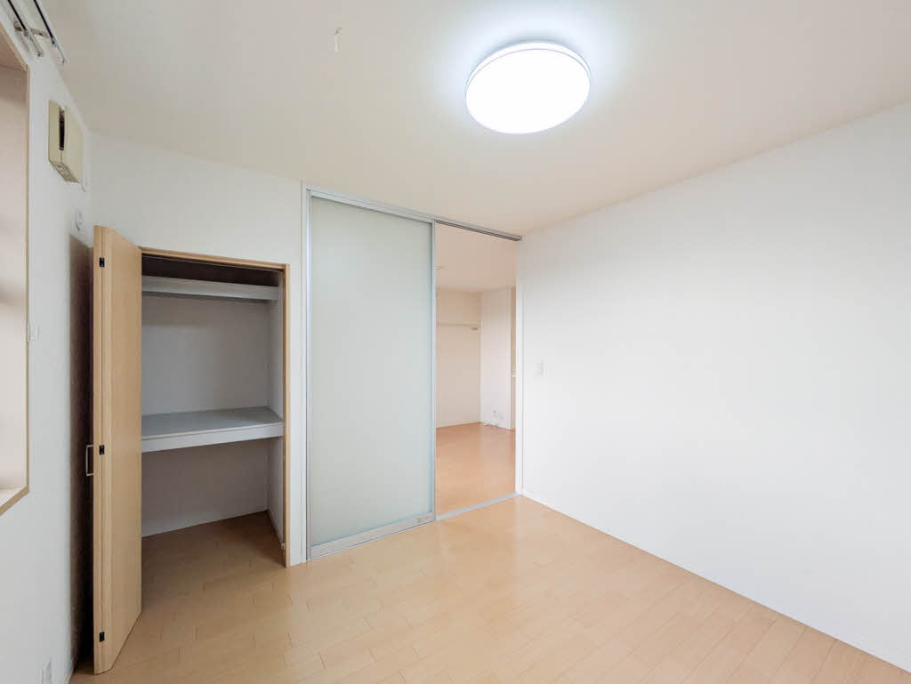 居室・リビング　明るい洋室です