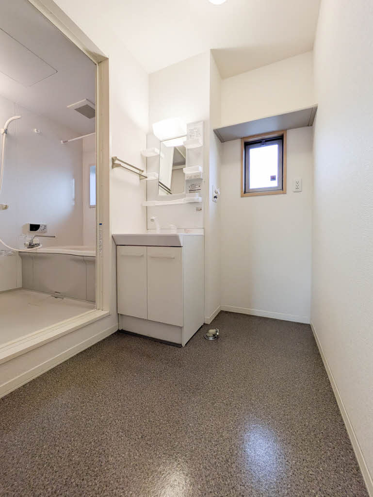 洗面設備　使いやすい洗面所です