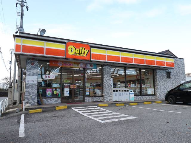 コンビニ　デイリーヤマザキ富山磯部町店（コンビニ）まで709m