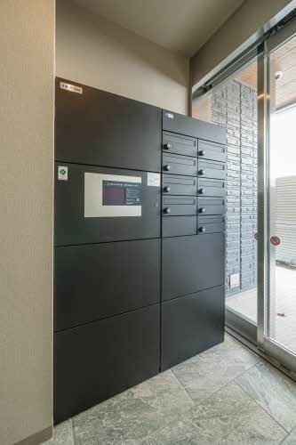 建物外観　宅配ボックス