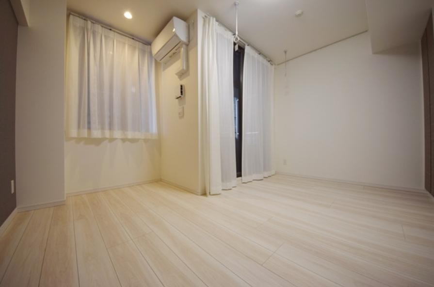 居室・リビング　※別部屋の参考写真です。