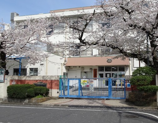中学校　大田区立糀谷中学校（中学校）まで411m