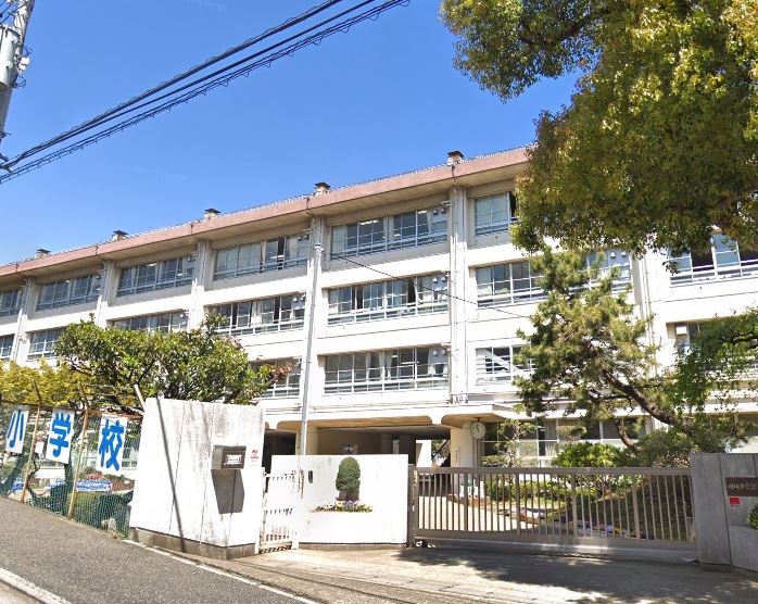 小学校　川崎市立宮前平小学校（小学校）まで621m