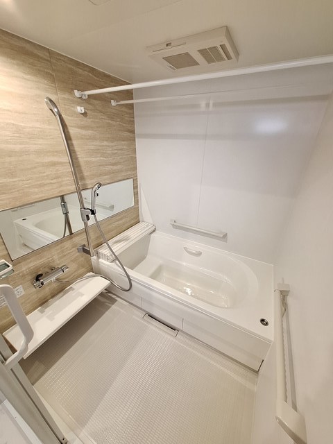 バス・シャワールーム　追焚・乾燥機能付きのバスルーム