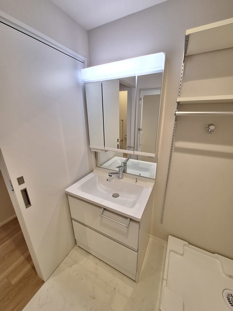 洗面設備　シャワー付独立洗面台