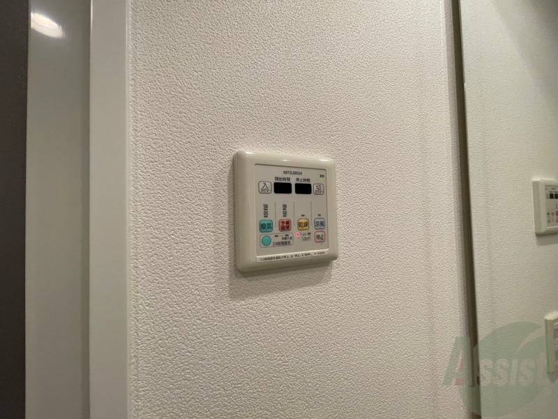 その他設備　こちらは、浴室乾燥機です！スイッチで簡単に操作できます！