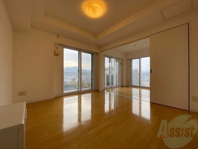 居室・リビング　広くてキレイなお部屋が広がっていて、充実した生活が送れそう。