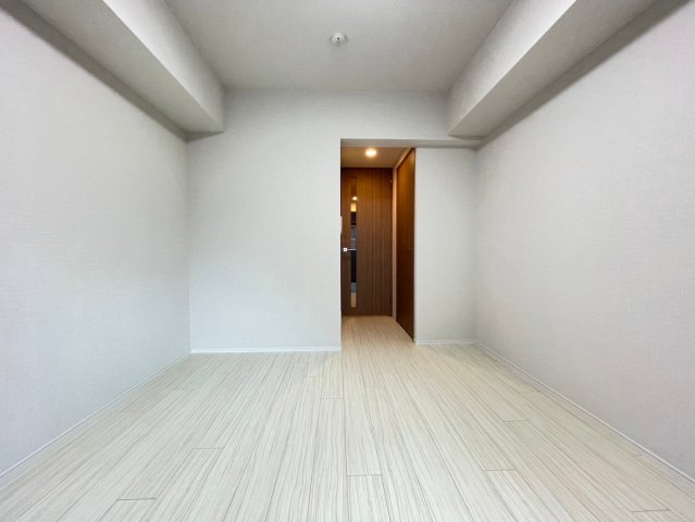 その他部屋・スペース　開放的な寝室です