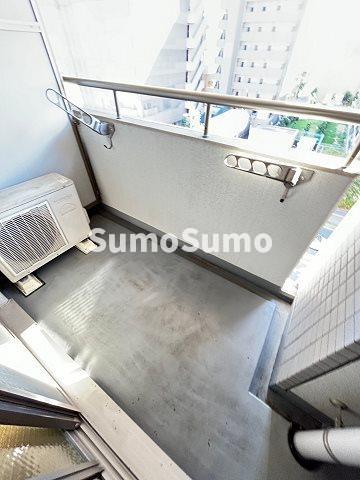 バルコニー　暖かな日差しのふりそそぐバルコニー