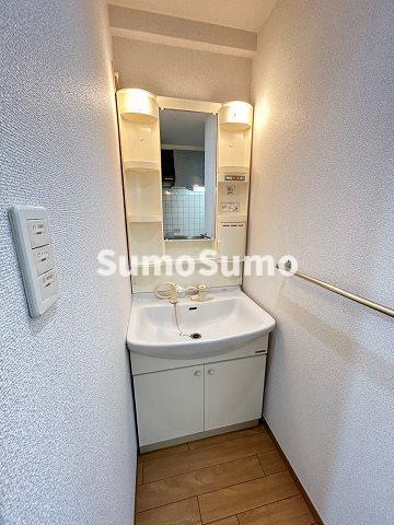 洗面設備　脱衣スペースもあります