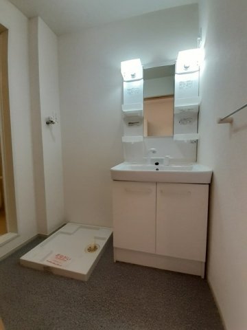 洗面設備　スペースが確保できる洗面所です